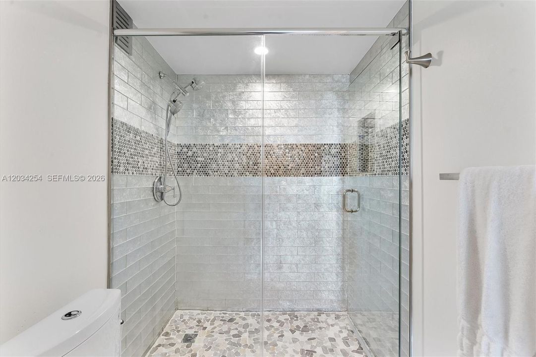 For Sale: $875,000 (2 beds, 2 baths, 1250 Square Feet)
