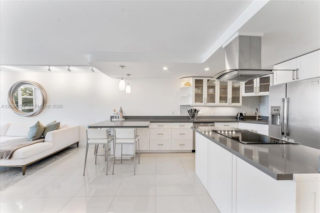 For Sale: $875,000 (2 beds, 2 baths, 1250 Square Feet)