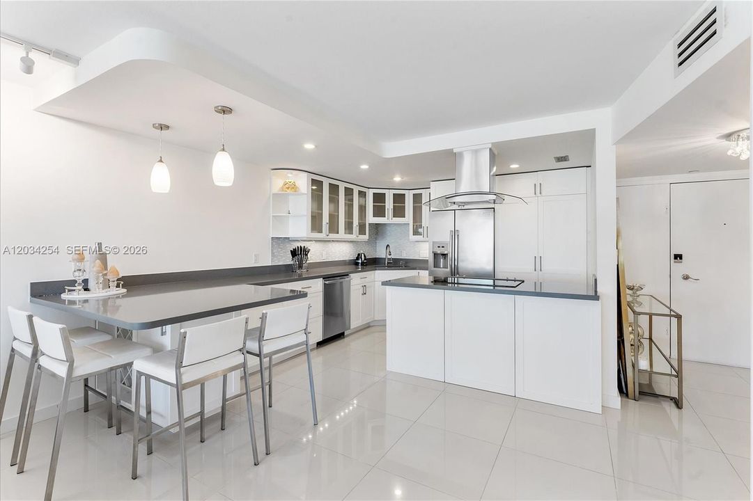 For Sale: $875,000 (2 beds, 2 baths, 1250 Square Feet)