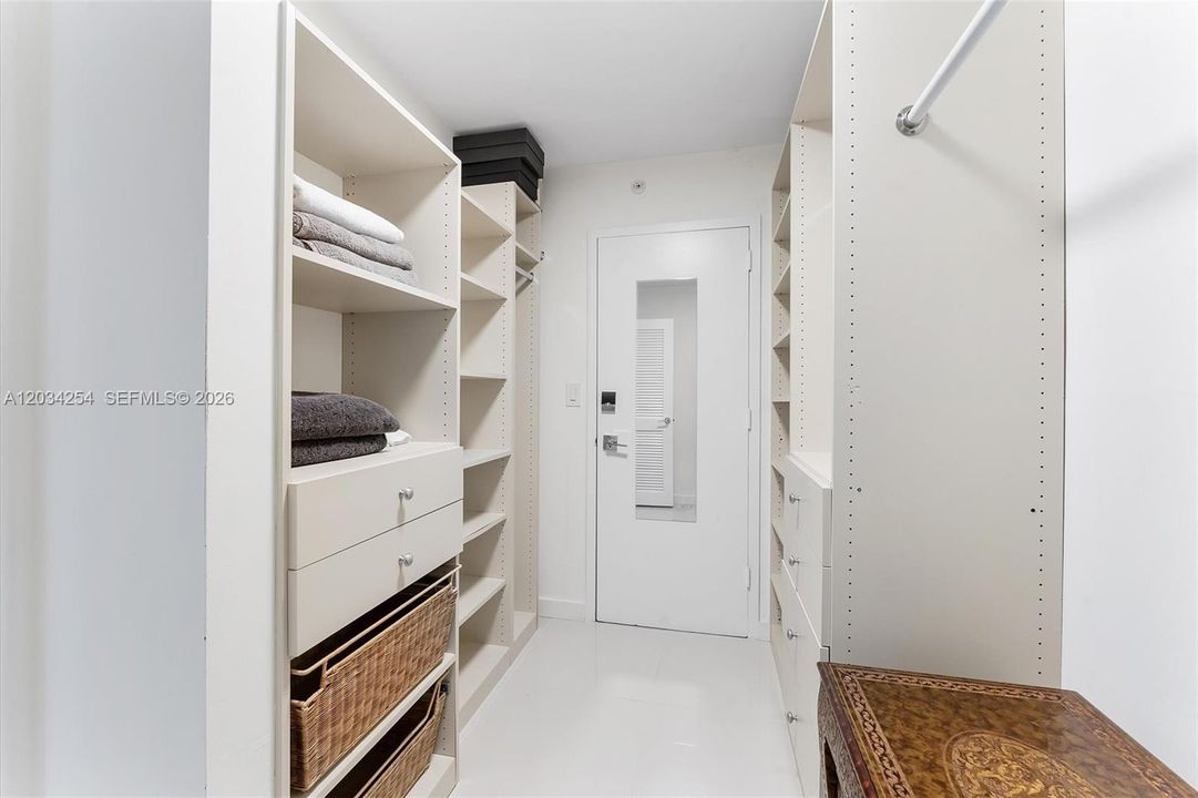 For Sale: $875,000 (2 beds, 2 baths, 1250 Square Feet)