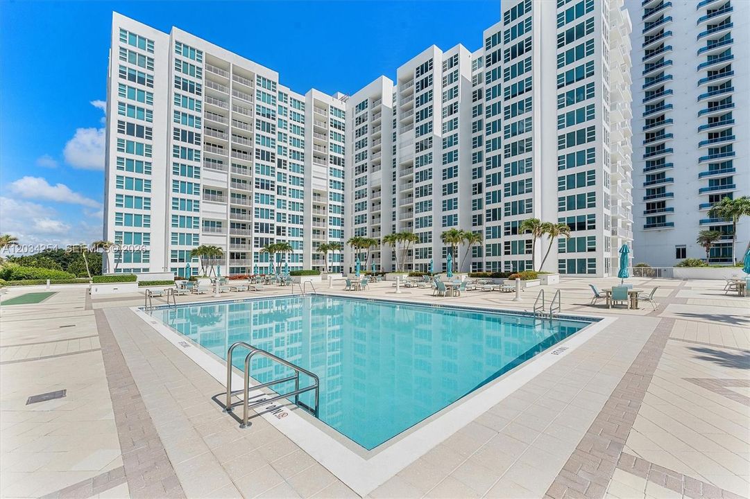 For Sale: $875,000 (2 beds, 2 baths, 1250 Square Feet)