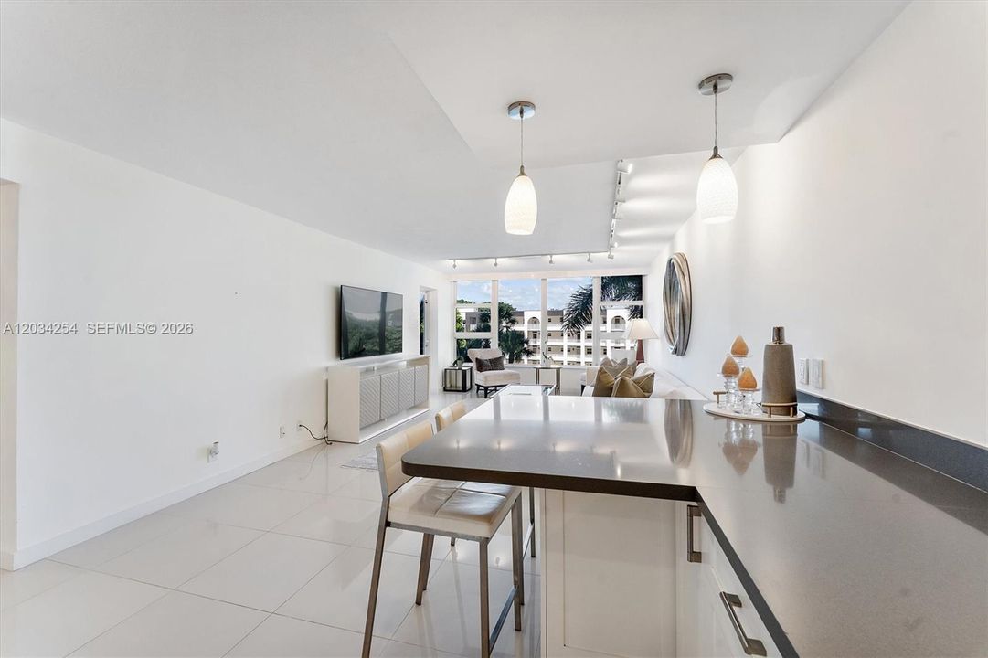 For Sale: $875,000 (2 beds, 2 baths, 1250 Square Feet)