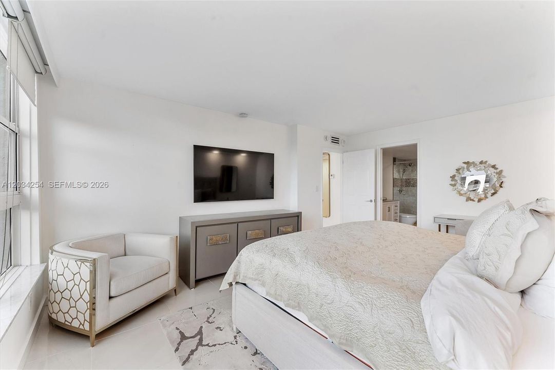 For Sale: $875,000 (2 beds, 2 baths, 1250 Square Feet)