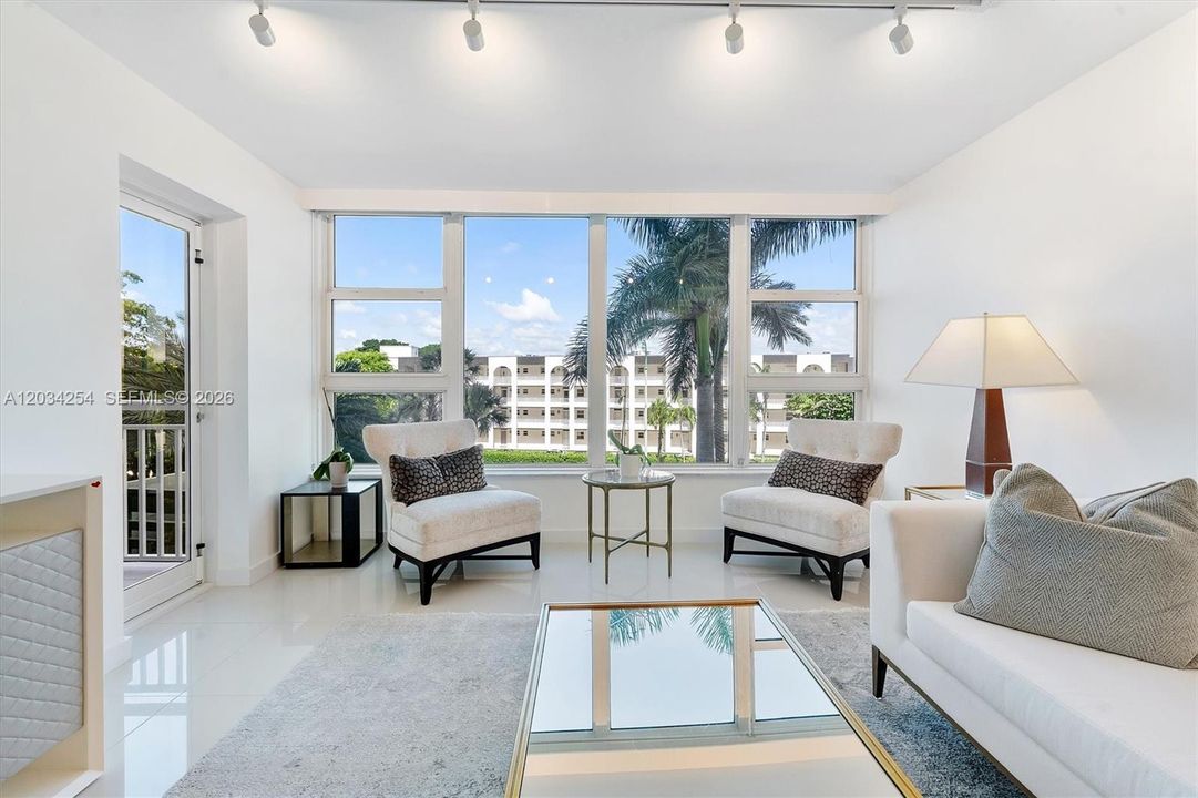 For Sale: $875,000 (2 beds, 2 baths, 1250 Square Feet)