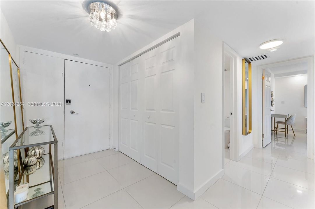For Sale: $875,000 (2 beds, 2 baths, 1250 Square Feet)
