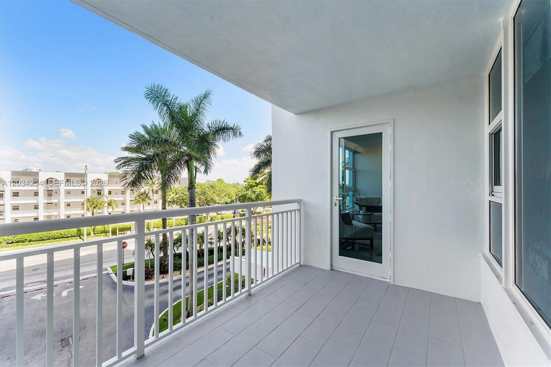 For Sale: $875,000 (2 beds, 2 baths, 1250 Square Feet)