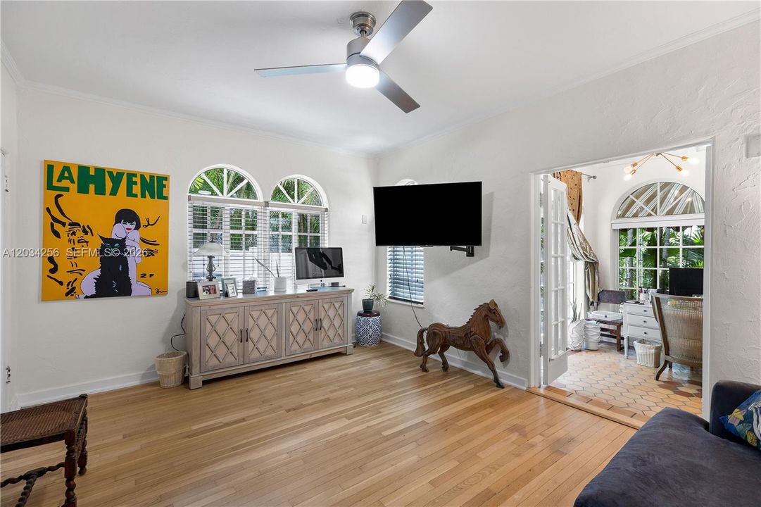 For Sale: $1,898,000 (3 beds, 2 baths, 1335 Square Feet)