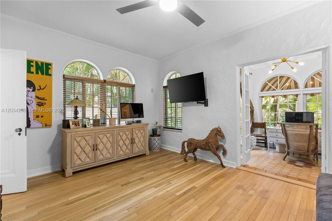 For Sale: $1,898,000 (3 beds, 2 baths, 1335 Square Feet)