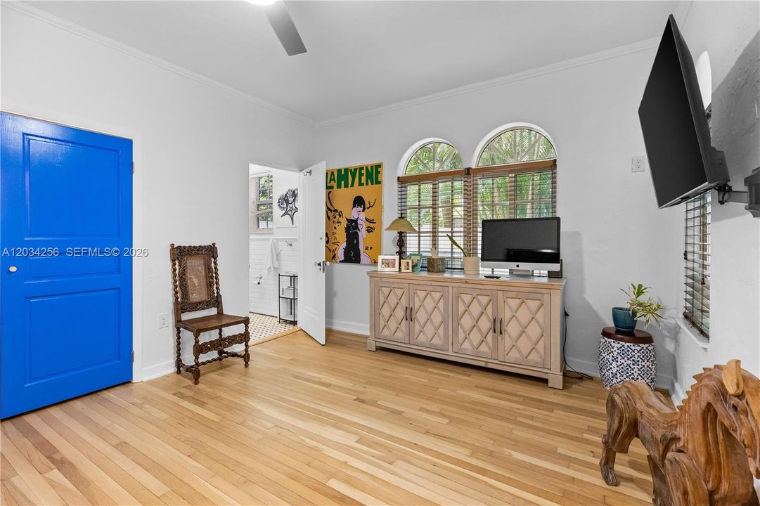 For Sale: $1,898,000 (3 beds, 2 baths, 1335 Square Feet)