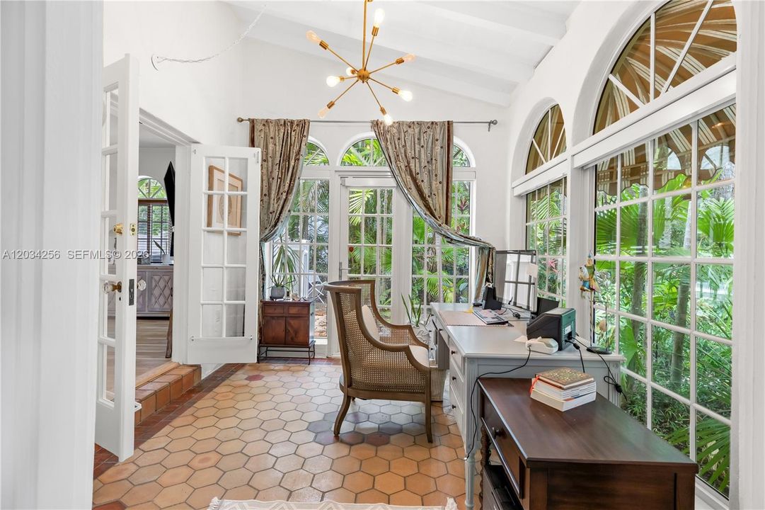 For Sale: $1,898,000 (3 beds, 2 baths, 1335 Square Feet)