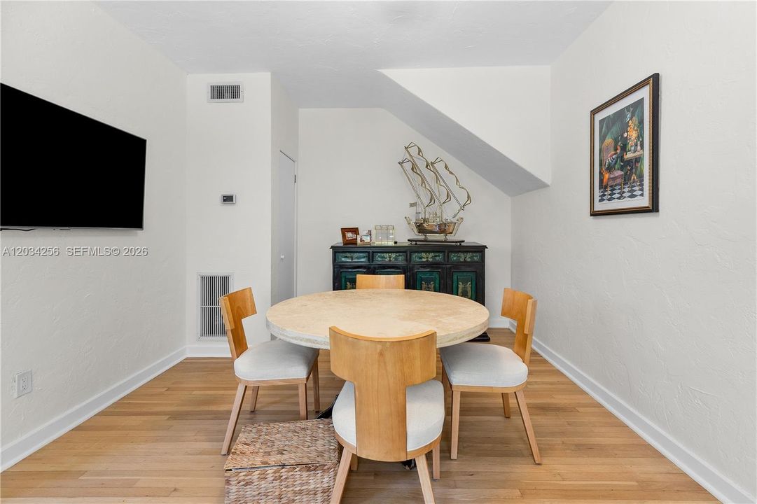 For Sale: $1,898,000 (3 beds, 2 baths, 1335 Square Feet)