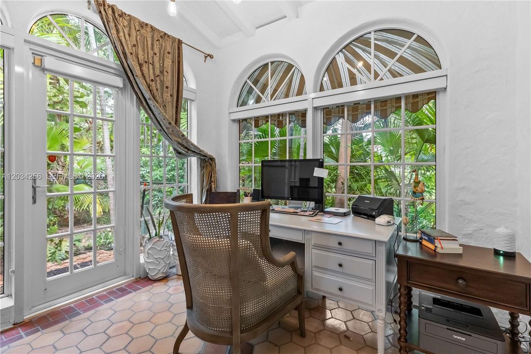 For Sale: $1,898,000 (3 beds, 2 baths, 1335 Square Feet)