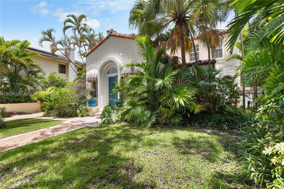 For Sale: $1,898,000 (3 beds, 2 baths, 1335 Square Feet)