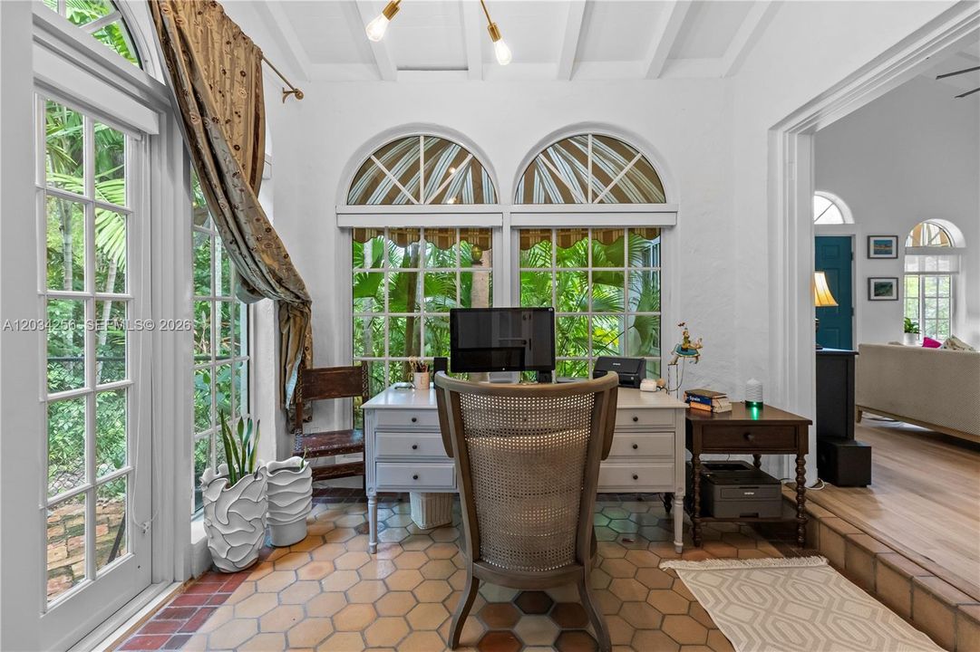 For Sale: $1,898,000 (3 beds, 2 baths, 1335 Square Feet)