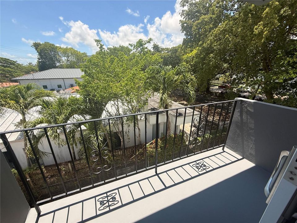 For Rent: $2,250 (16 beds, 12 baths, 9949 Square Feet)