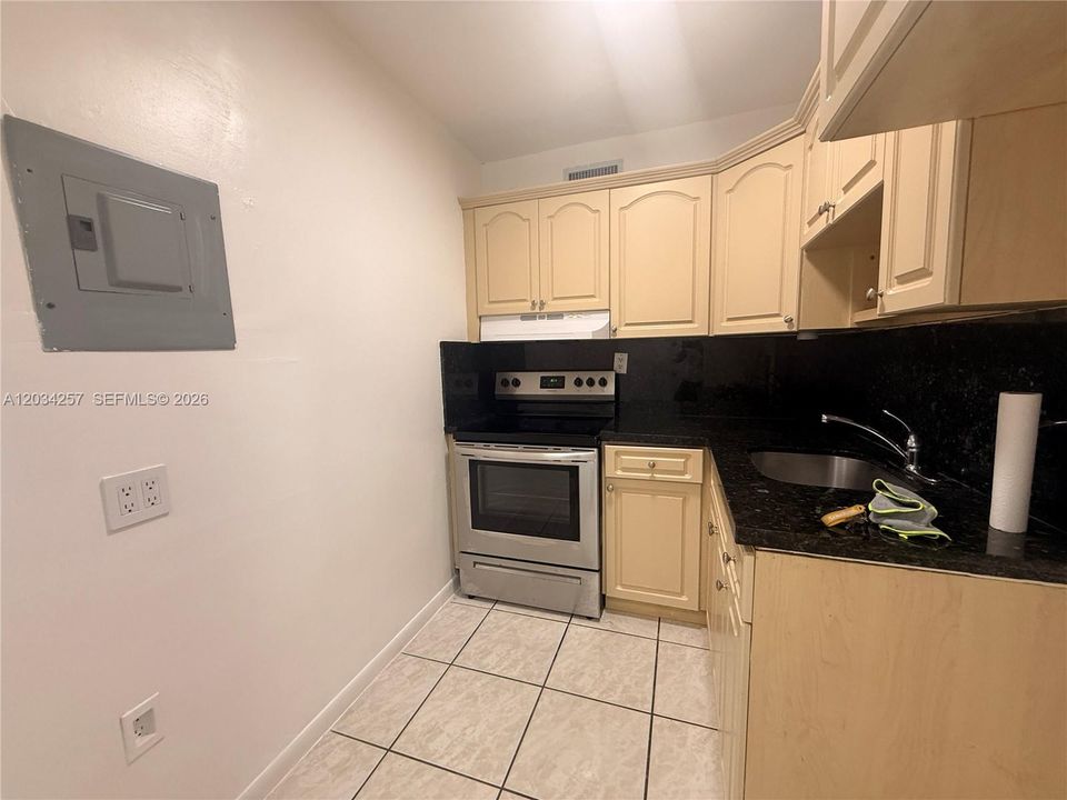 For Rent: $2,250 (16 beds, 12 baths, 9949 Square Feet)