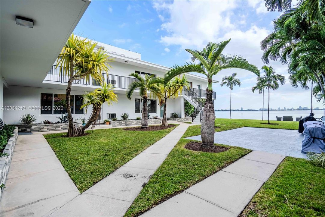 For Rent: $1,975 (1 beds, 1 baths, 575 Square Feet)