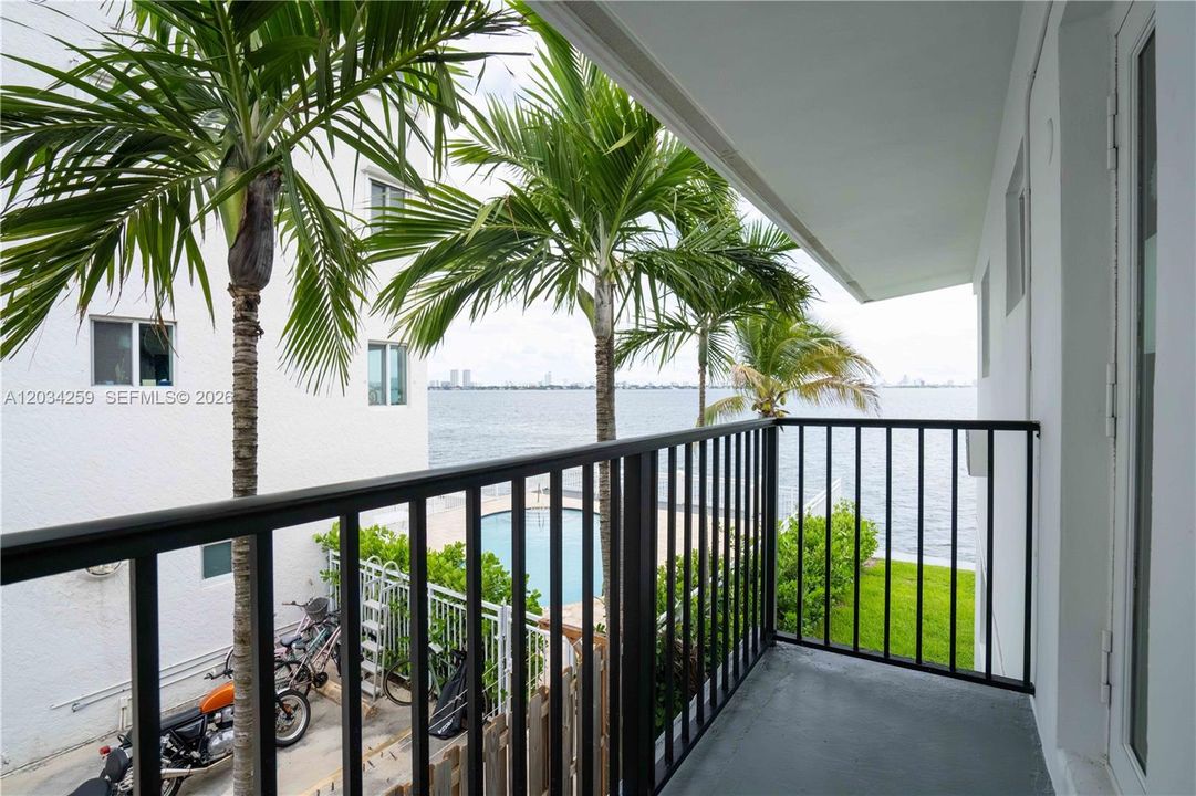 For Rent: $1,975 (1 beds, 1 baths, 575 Square Feet)