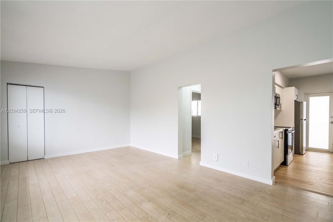 For Rent: $1,975 (1 beds, 1 baths, 575 Square Feet)