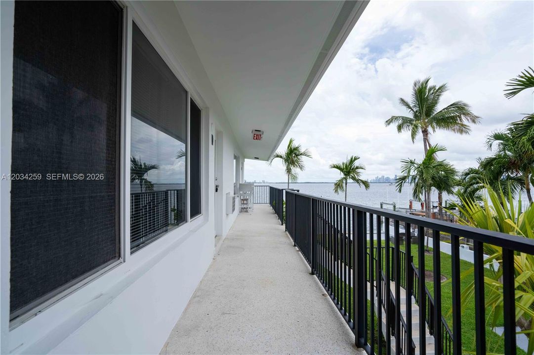 For Rent: $1,975 (1 beds, 1 baths, 575 Square Feet)