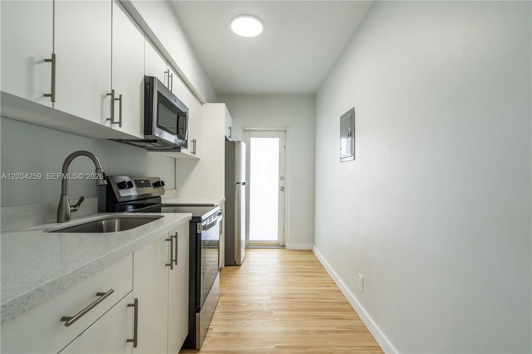 For Rent: $1,975 (1 beds, 1 baths, 575 Square Feet)