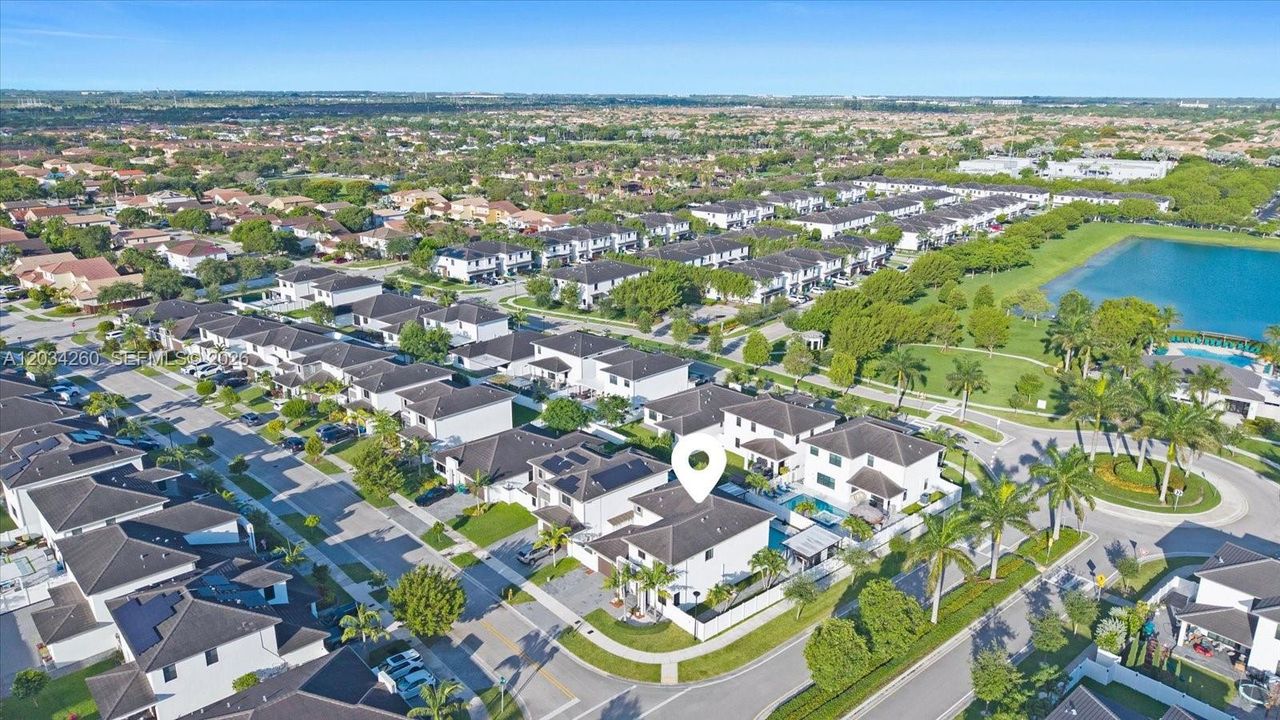 En Venta: $790,000 (4 camas, 3 baños, 2761 Pies cuadrados)