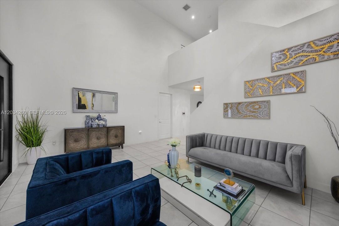 En Venta: $790,000 (4 camas, 3 baños, 2761 Pies cuadrados)