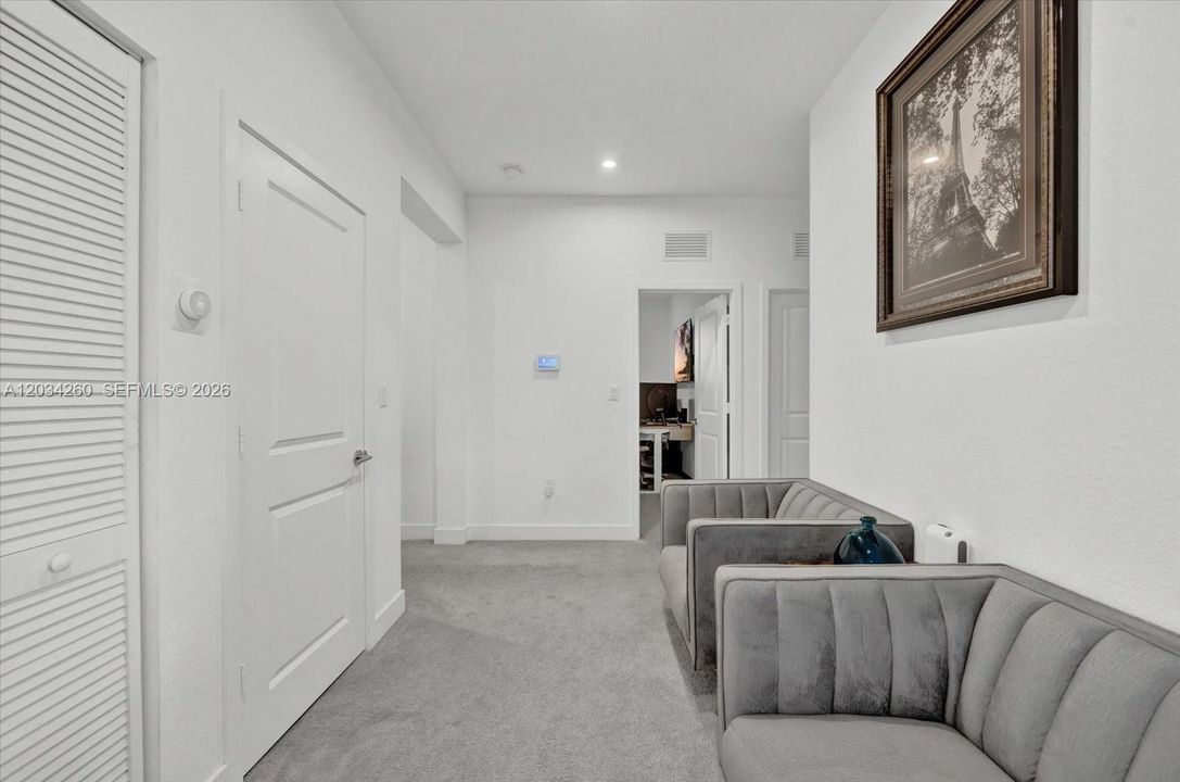 En Venta: $790,000 (4 camas, 3 baños, 2761 Pies cuadrados)