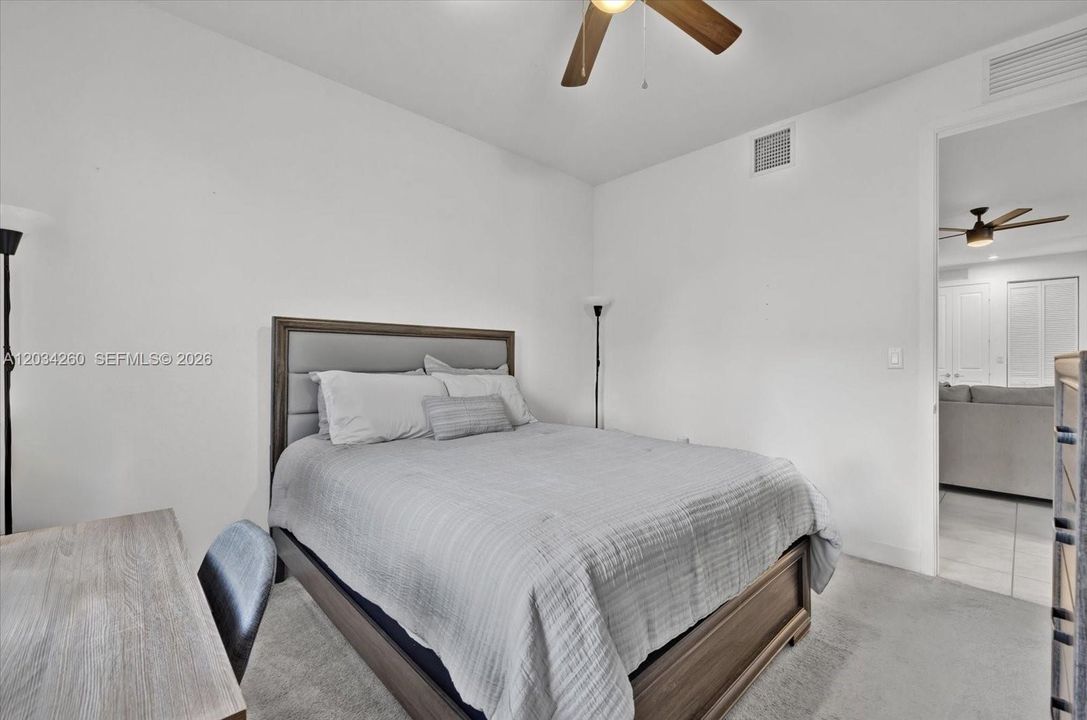 En Venta: $790,000 (4 camas, 3 baños, 2761 Pies cuadrados)