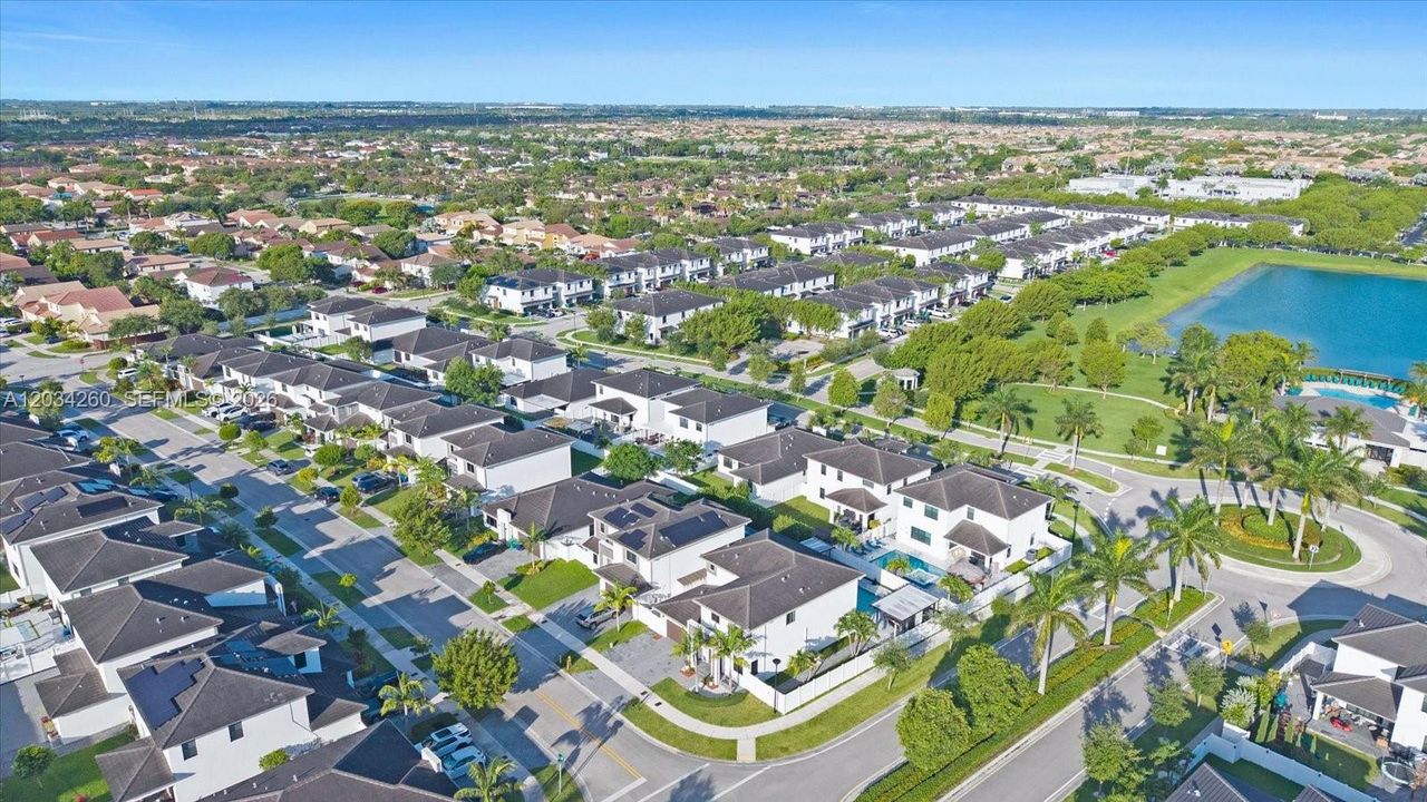 En Venta: $790,000 (4 camas, 3 baños, 2761 Pies cuadrados)