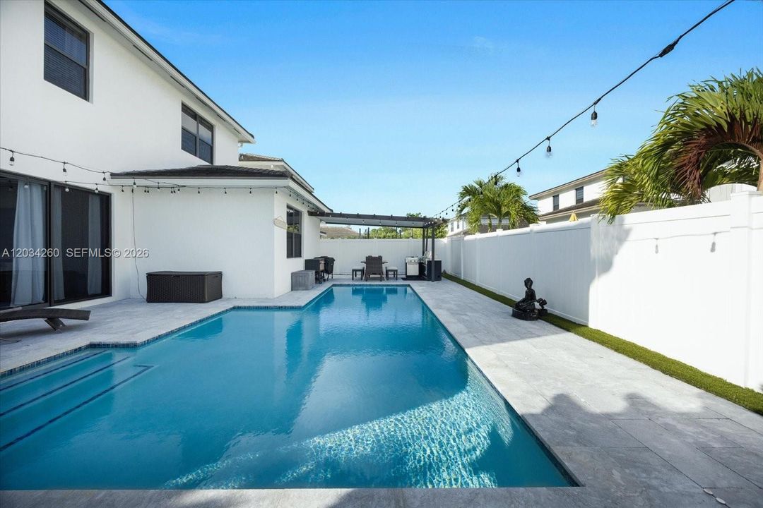 En Venta: $790,000 (4 camas, 3 baños, 2761 Pies cuadrados)