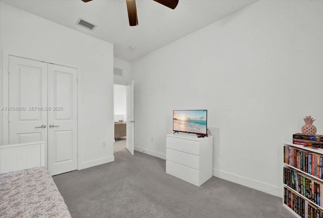 En Venta: $790,000 (4 camas, 3 baños, 2761 Pies cuadrados)