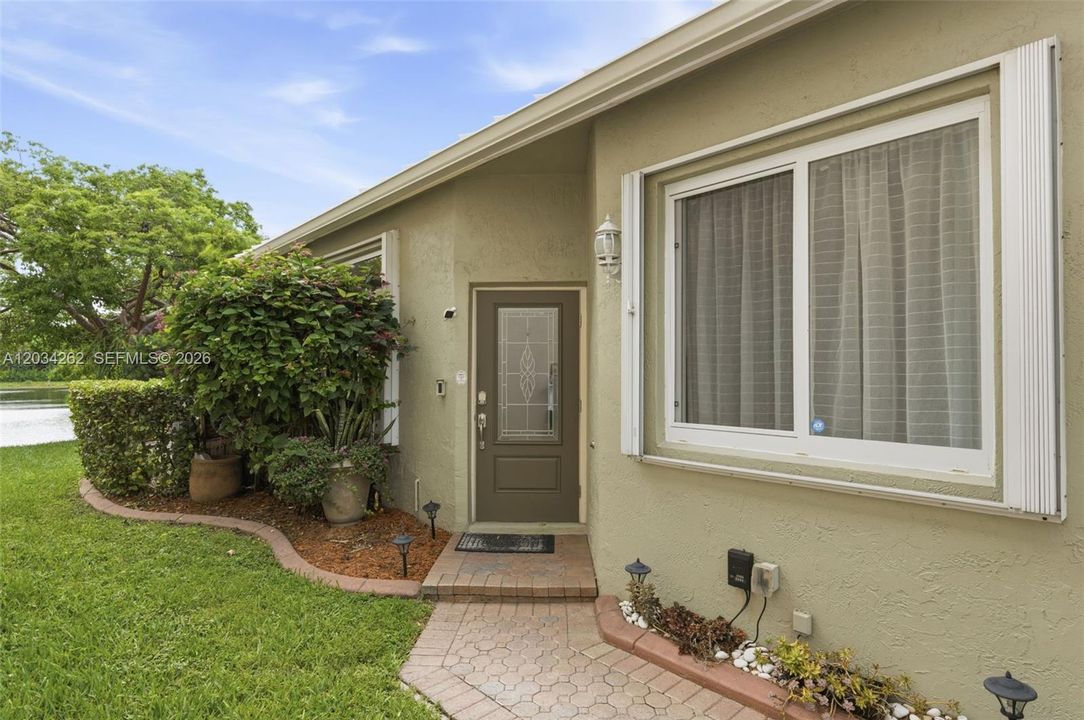 For Sale: $624,900 (3 beds, 2 baths, 1571 Square Feet)