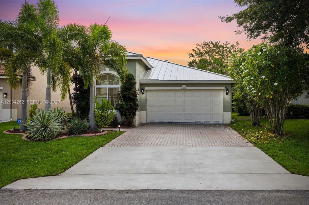 For Sale: $624,900 (3 beds, 2 baths, 1571 Square Feet)