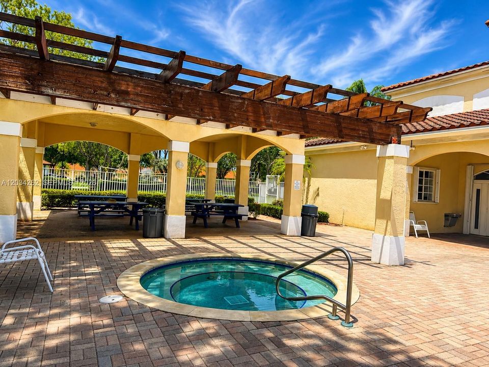 Jacuzzi/Picnic area