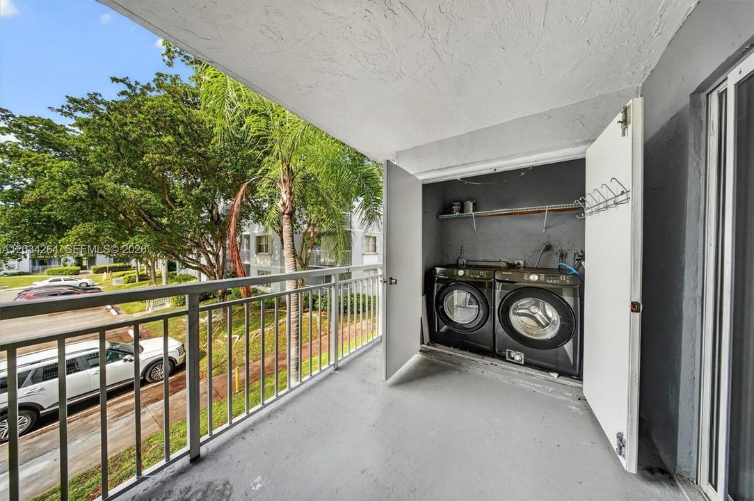 Recently Rented: $2,250 (2 beds, 2 baths, 1113 Square Feet)