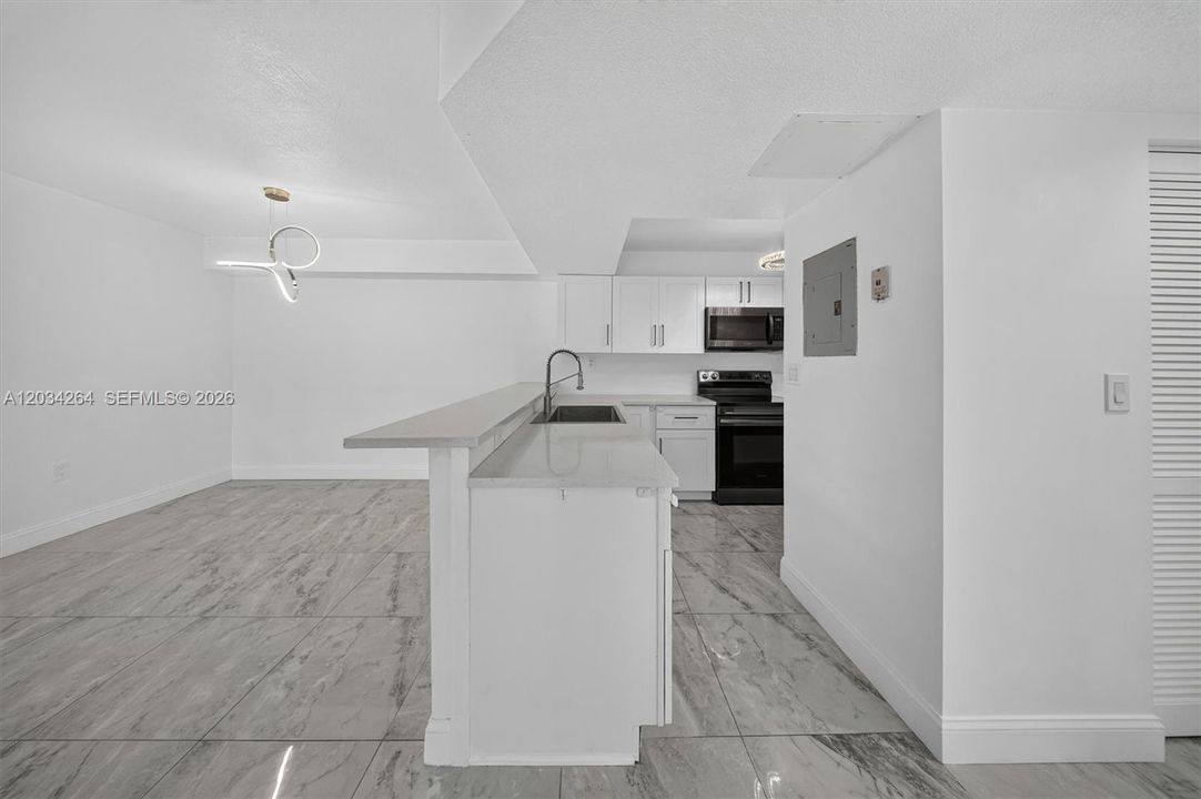 Recently Rented: $2,250 (2 beds, 2 baths, 1113 Square Feet)