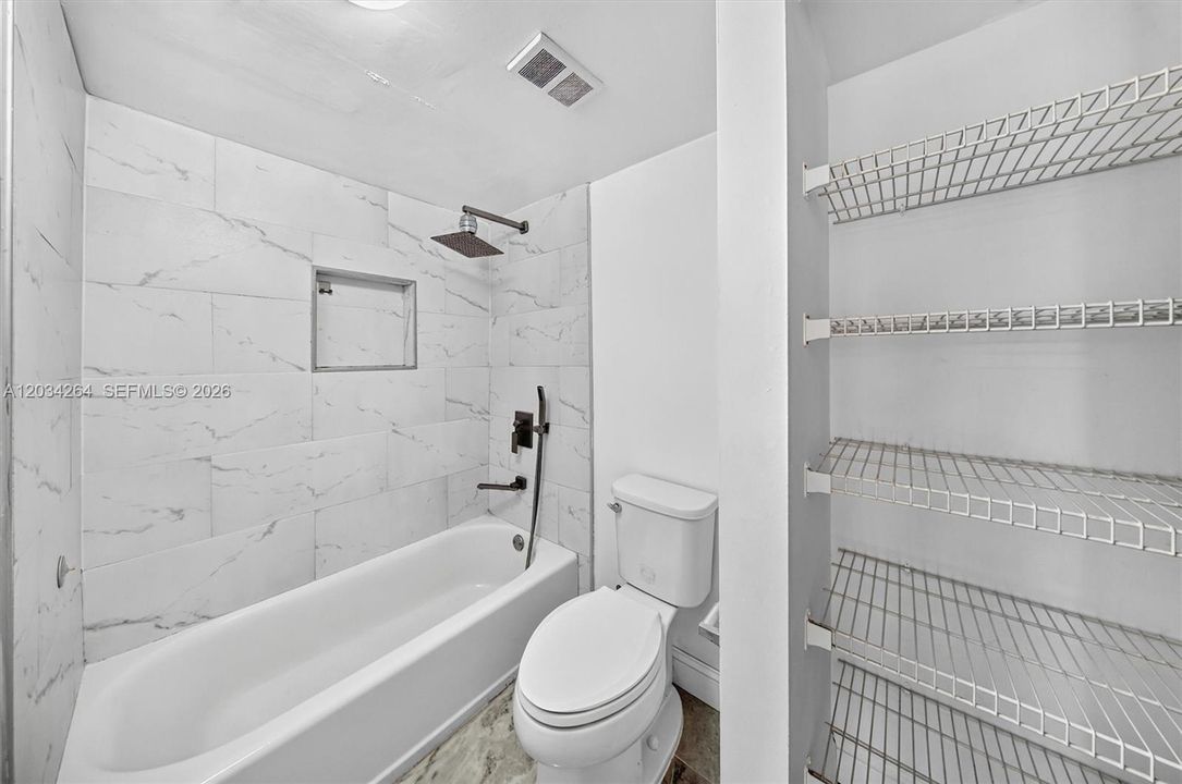 Recently Rented: $2,250 (2 beds, 2 baths, 1113 Square Feet)
