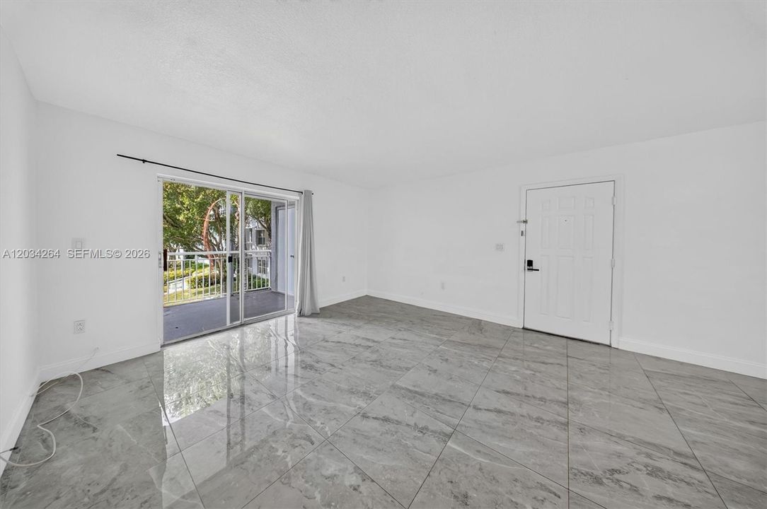 Recently Rented: $2,250 (2 beds, 2 baths, 1113 Square Feet)