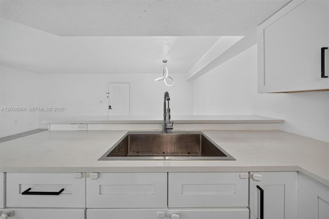 Recently Rented: $2,250 (2 beds, 2 baths, 1113 Square Feet)