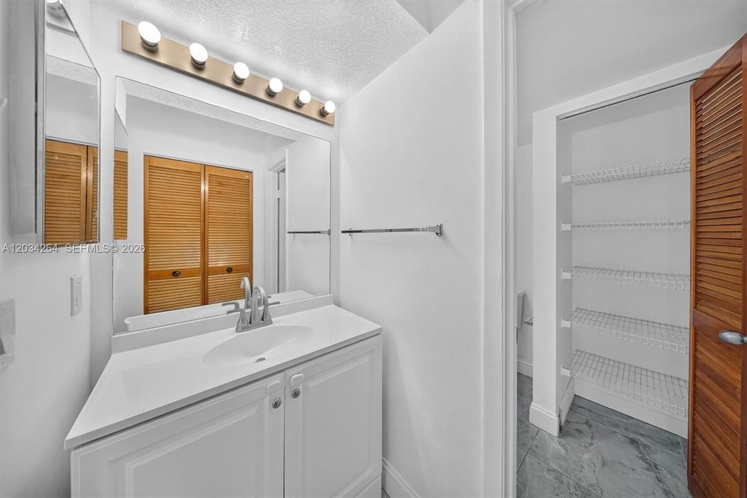 Recently Rented: $2,250 (2 beds, 2 baths, 1113 Square Feet)