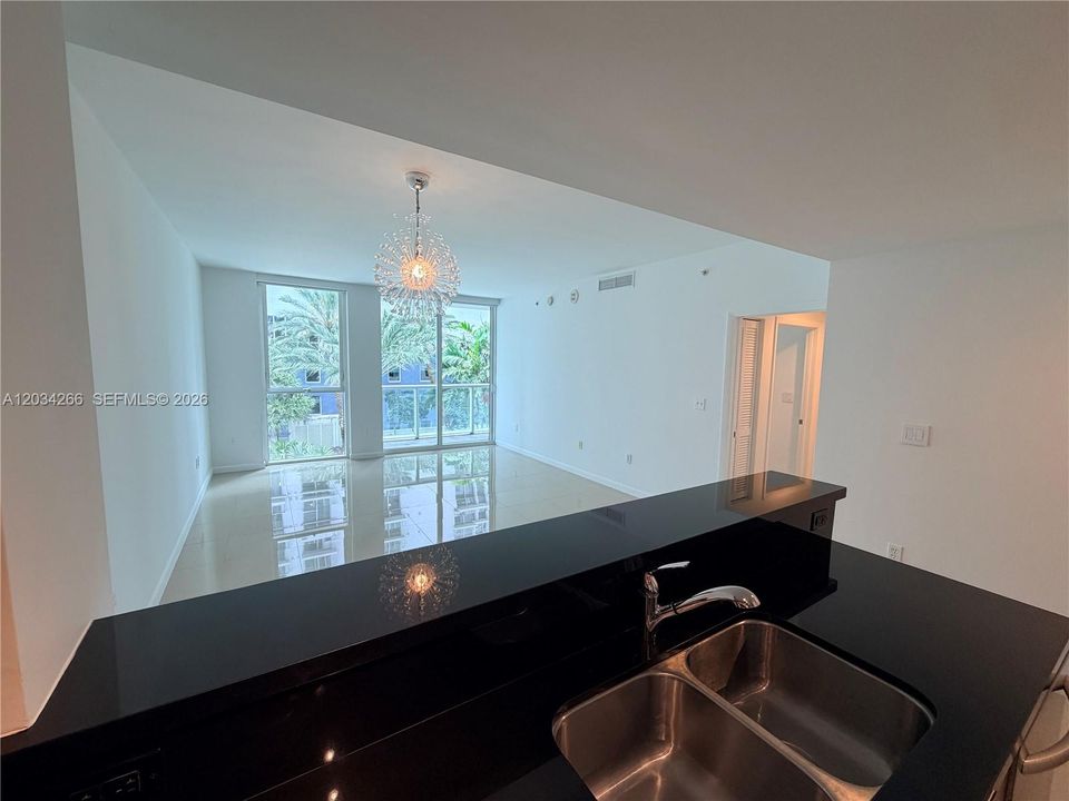 For Rent: $2,850 (1 beds, 1 baths, 806 Square Feet)
