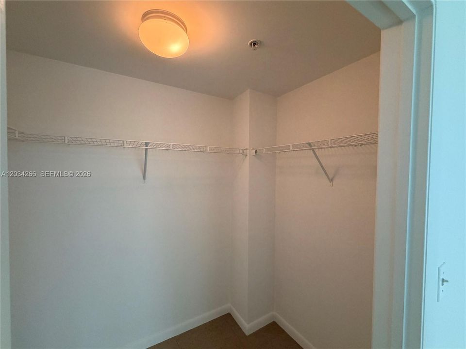For Rent: $2,850 (1 beds, 1 baths, 806 Square Feet)