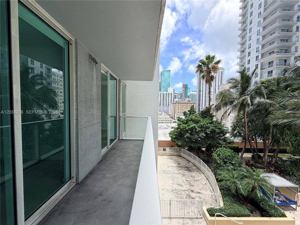 For Rent: $2,850 (1 beds, 1 baths, 806 Square Feet)
