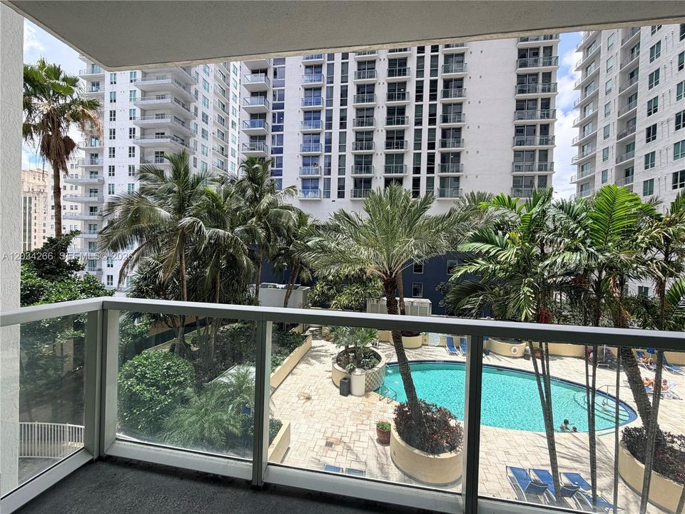 For Rent: $2,850 (1 beds, 1 baths, 806 Square Feet)