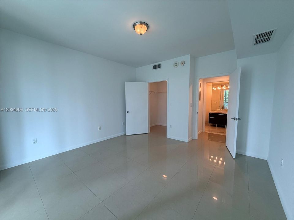 For Rent: $2,850 (1 beds, 1 baths, 806 Square Feet)