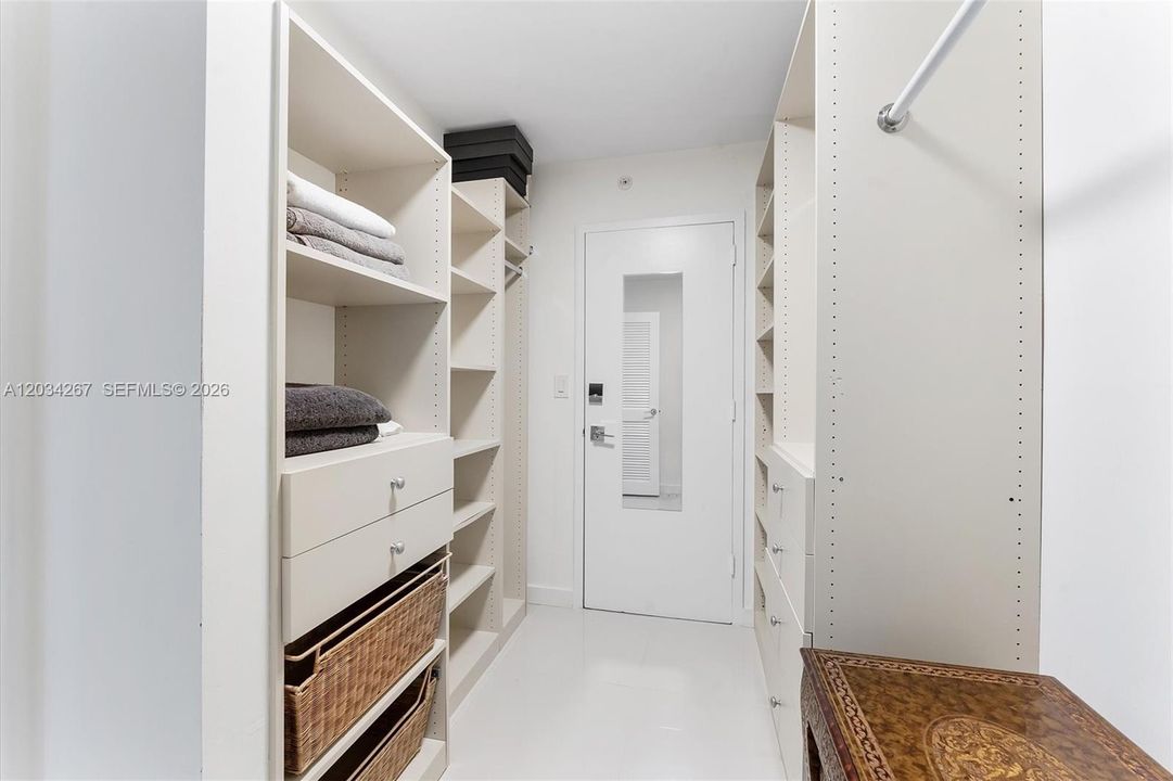 For Rent: $4,900 (2 beds, 2 baths, 1250 Square Feet)