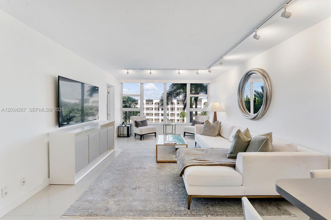 For Rent: $4,900 (2 beds, 2 baths, 1250 Square Feet)