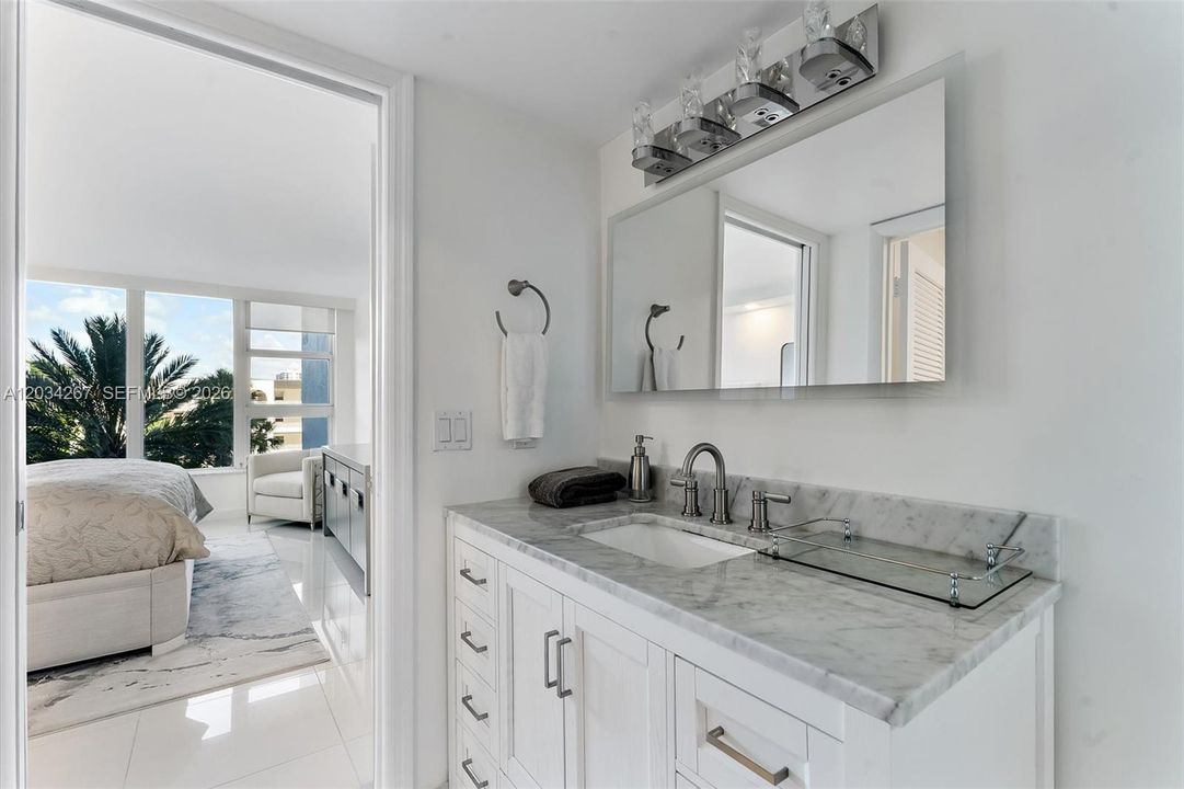 For Rent: $4,900 (2 beds, 2 baths, 1250 Square Feet)