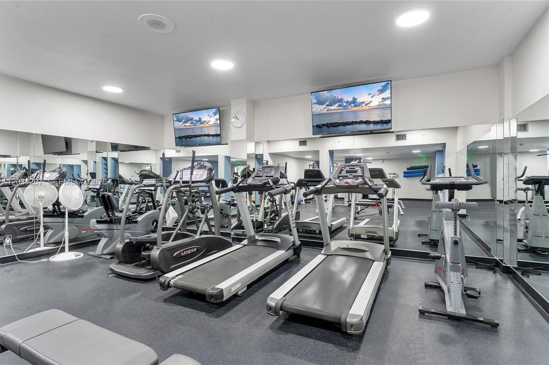 For Rent: $4,900 (2 beds, 2 baths, 1250 Square Feet)